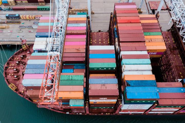 Avalancha de usados. Desde tomógrafos a tractores, los bienes importados copan el país