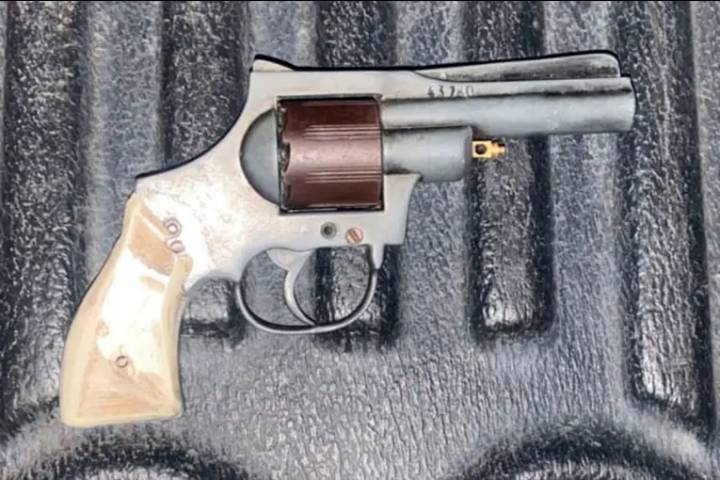 Tras control policial, detuvieron a joven armado que iba junto a dos menores en un vehículo