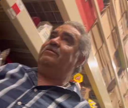Mujer capta en video un presunto intento de estafa dentro de un supermercado en Ixtlán