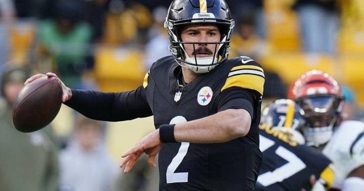 Steelers run past Bengals 34-12 but lose Aaron Rodgers to a left hand injury