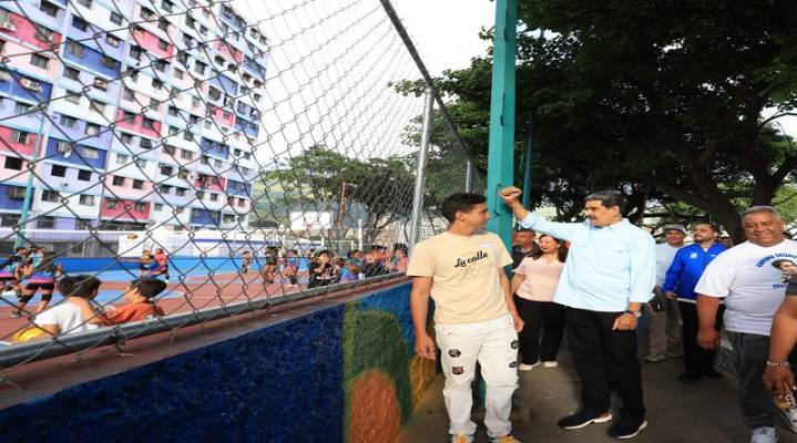 Pdte. Maduro lidera Ruta del Gobierno en la “Comuna Simón Bolívar” de Caracas