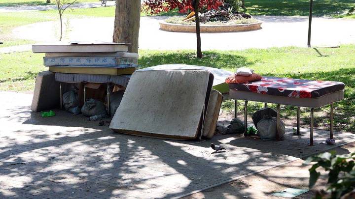 Pisos para jóvenes migrantes y 55 nuevas plazas al albergue: Zaragoza busca salida al sinhogarismo