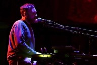 Mogwai muestra bandera de Palestina en el C. Capital