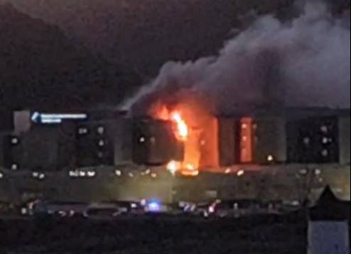 Cartagena | Un incendio en la terraza y fachadas del hospital Santa Lucía de Cartagena fuerza su desalojo