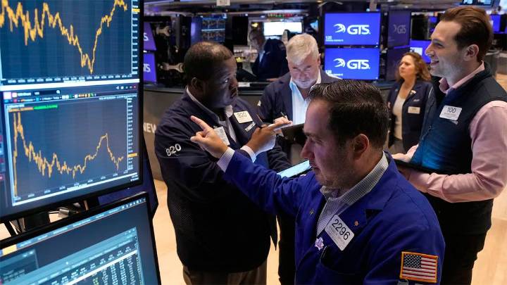 El riesgo país se desploma al nivel más bajo en diez meses