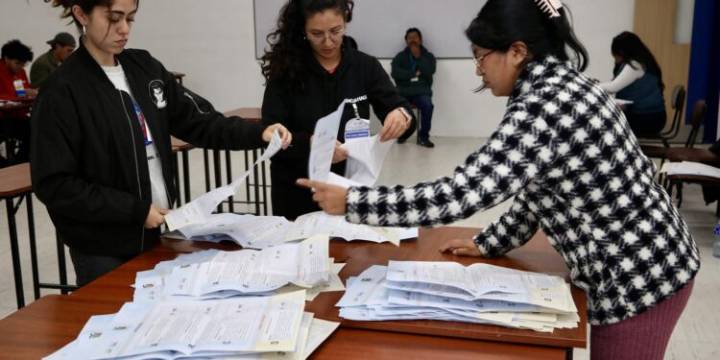 Ecuador en la encrucijada: Con el 85% de los votos contabilizados, el «No» lidera en las cuatro preguntas del referéndum propuesto por Daniel Noboa.