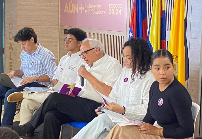 Seguridad, y productividad; temas abordados por jóvenes en conversatorio con expresidente Samper