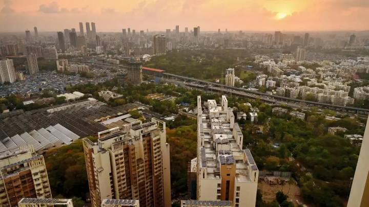 Mumbai weather updates: Clear skies and pleasant weather, AQI hits ‘129’