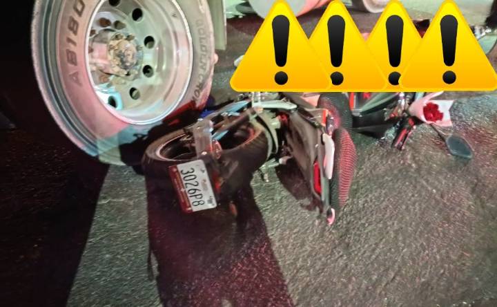 Pareja de novios sufren accidente en moto: Ella muere junto a ramo de rosas, en alcaldía Cuauhtémoc