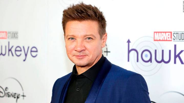 Fotos íntimas y amenazas: Jeremy Renner es acusado de acoso por una directora de cine
