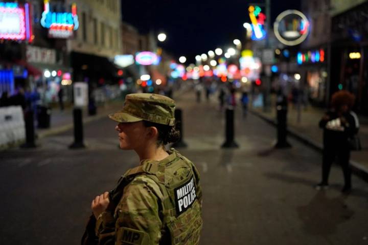 Tiroteo durante encendido de árbol de Navidad en Carolina del Norte deja 4 heridos