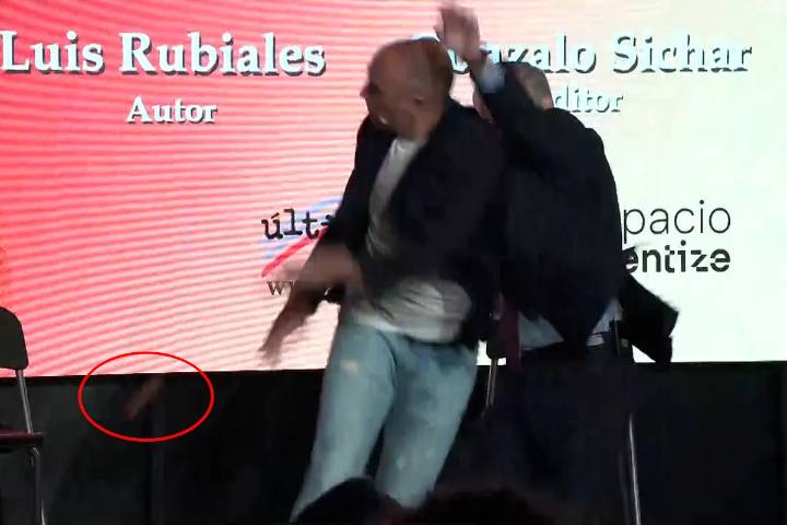 Un tío de Luis Rubiales, detenido por lanzarle huevos durante la presentación de su libro