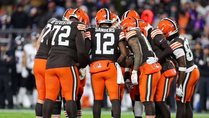 Lack of first-team reps showed in the Shedeur Sanders debut