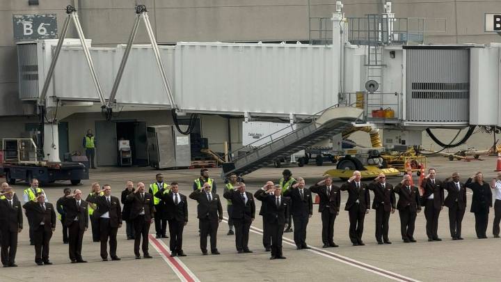 A final honor: Passenger records ceremony for fallen UPS pilot