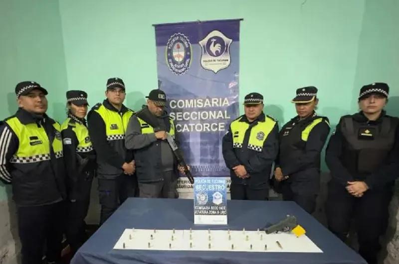 Alumno mostró un arma en redes: la policía allanó viviendas y secuestró más de 20 cartuchos