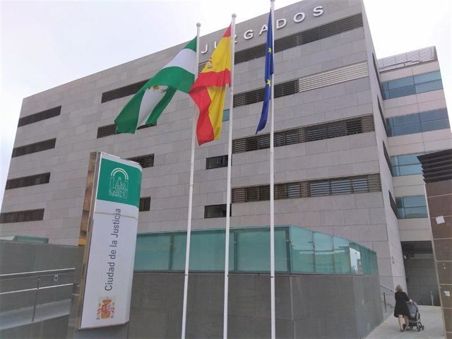 Condenados en Almería el guía y el piloto de una patera con 30 inmigrantes rescatada frente a Mojácar