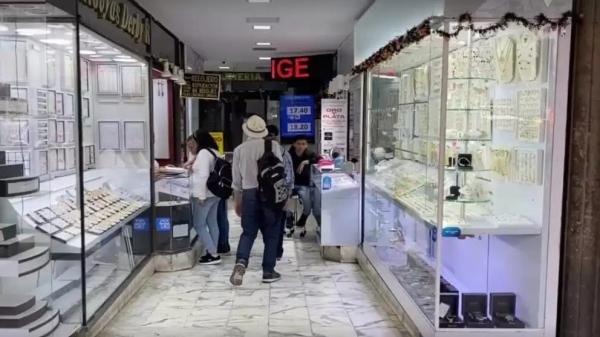 Encapuchados asaltan joyería en CDMX y desatan balacera