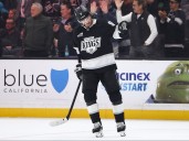 Kings re-sign Adrian Kempe to 8