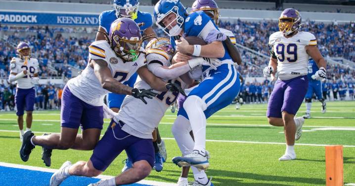 McGowan's three touchdowns power Kentucky to win