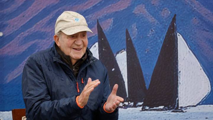 El rey emérito pone fin a su estancia en Sanxenxo tras cinco días de salidas a navegar y pasar tiempo en familia