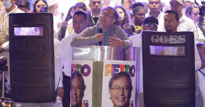 Sanciona autoridad electoral campaña de Petro por violar topes de financiamiento