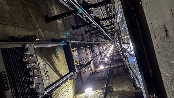 Un bebé de 1 año al cayó por el hueco del ascensor y murió