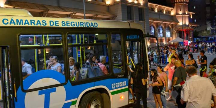 Transporte gratuito en la Noche de los Museos: cuál es el recorrido fijo que realizarán los colectivos