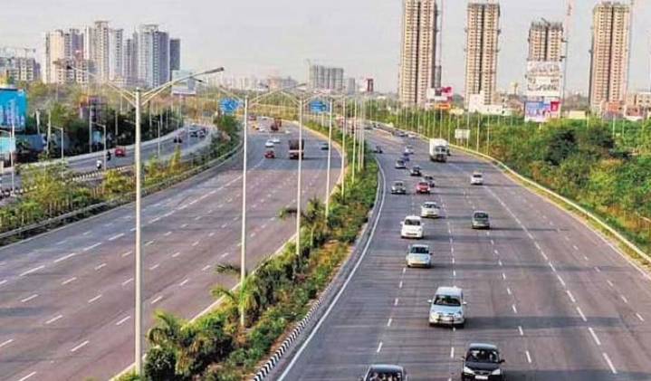 Construction of roads worth Rs 60,799 crore across Telangana, says Komatireddy