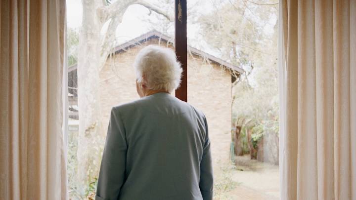 The disturbing connection between loneliness and dementia