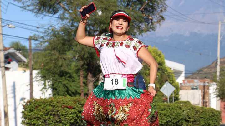 La Emotiva Historia de La China Poblana Corre con Causa: Madre Maratonista en Busca de Milagros