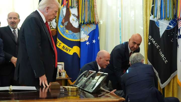 Trump watches Dr. Oz treat man who fainted in Oval Office