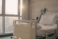 Hell Nah! Pregnant Chicago Woman Sent Away From Indiana Hospital During Labor, Gave Birth Roadside 8 Minutes Later