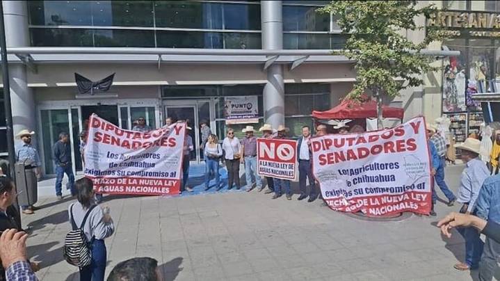 Protestan campesinos contra Ley de Aguas Nacionales