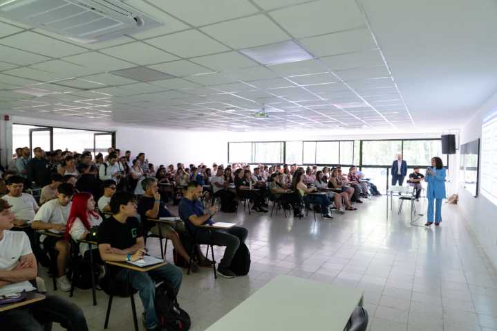 Más de 1500 personas participaron del Primer Congreso de Logística y Transporte de Almirante Brown
