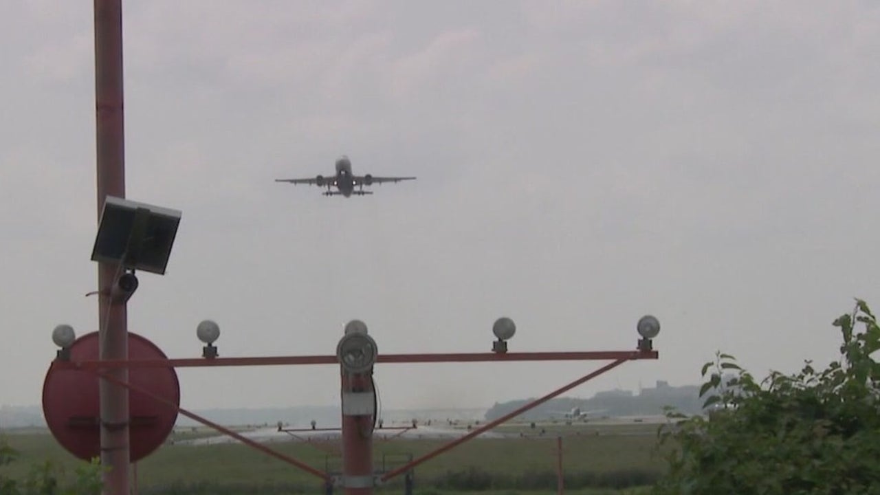 FAA to reduce flights amid government shutdown