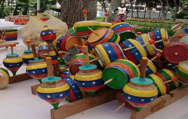 Ministro Villegas: Artesanos fabrican más de 40 mil juguetes para los Simoncitos del país