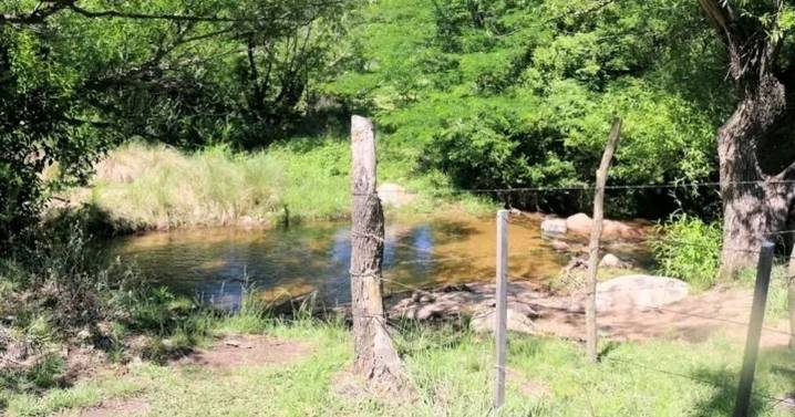 Denuncian que un comerciante colocó un alambrado que impide acceder al Arroyo Benítez