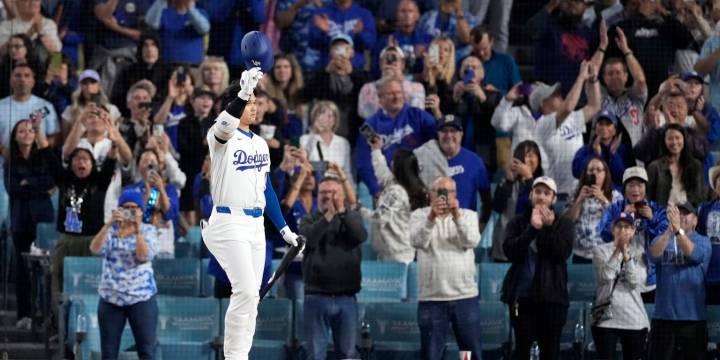 Players who won unanimous MVP Awards