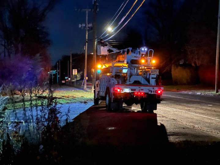 Crash closes Fenn Road in Newington for hours