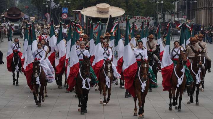 ¿Cuánto Dura el Desfile del 20 de Noviembre 2025? Hora Estimada del Fin del Recorrido Hoy