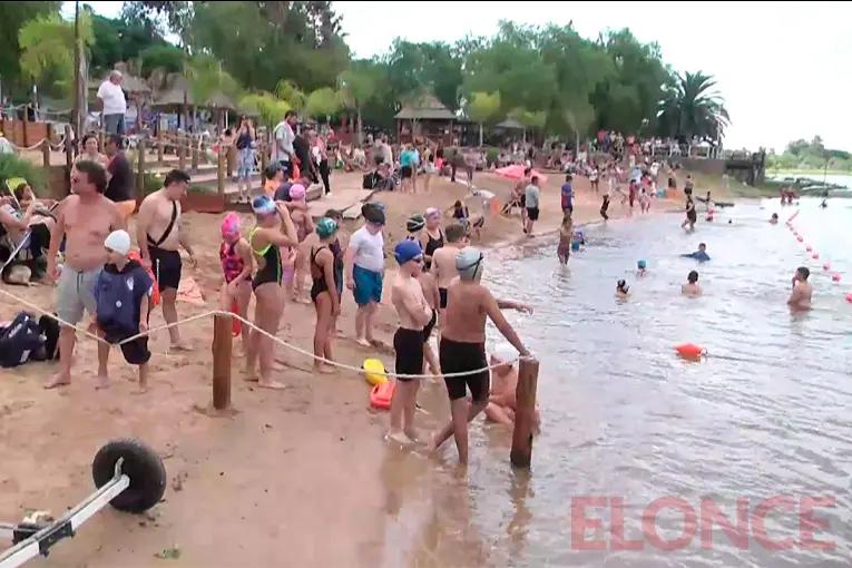 Realizaron la tradicional Vuelta al Remanso: un evento especial para los nadadores más pequeños del Paraná Rowing Club