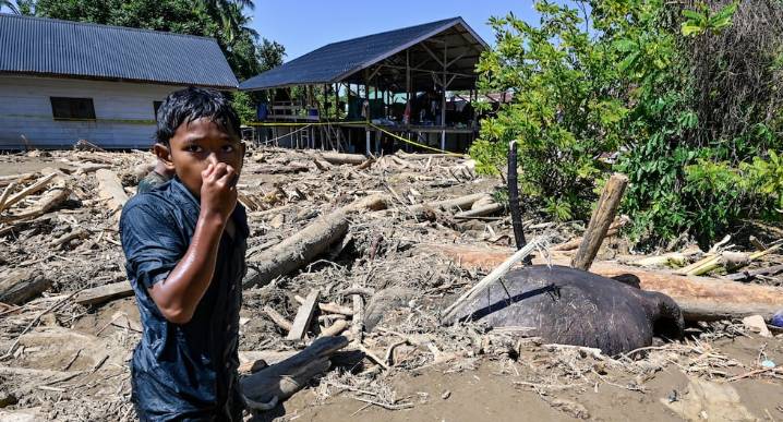 Inundaciones en Indonesia, Tailandia y Sri Lanka dejan más de 900 muertos y cientos de desaparecidos