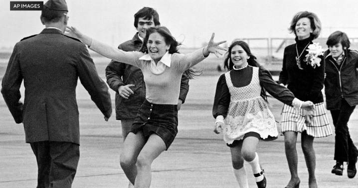 Air Force lieutenant colonel in iconic Vietnam War photo "Burst of Joy" dies at 92