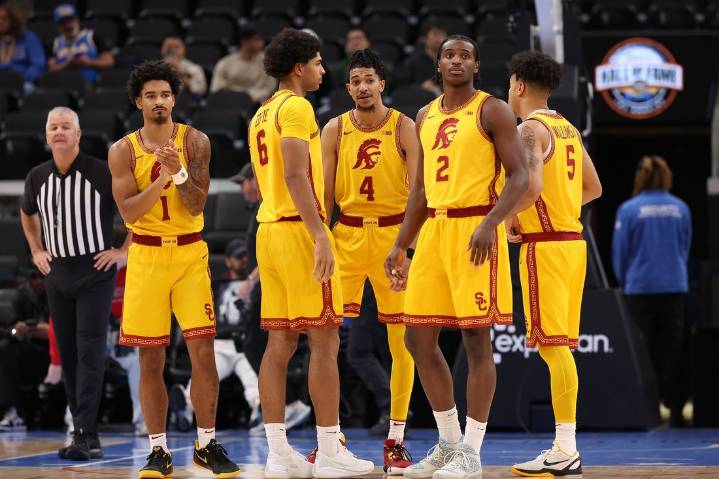 Deadspin | Boise State, USC coaches have appreciation for Maui Invitational