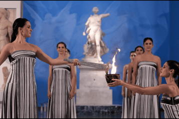 Encienden llama de los Juegos Olímpicos de Invierno de 2026