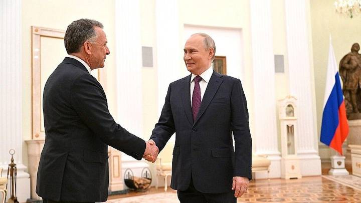 Hacerle la pelota a Trump llamándole "hombre de paz": la llamada de Witkoff al Kremlin que Moscú ya reconoce