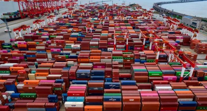 Las exportaciones de China cayeron 1,1% en octubre, la mayor caída desde febrero