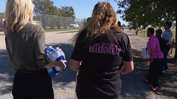 2 Tarrant County mayors team-up to fight hunger during government shutdown