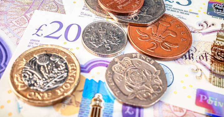 Thousands on Universal Credit get HMRC bonus payments of up to £1,200