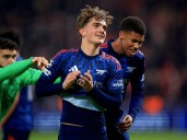 Arsenal hizo debutar al jugador más joven de la historia de la Champions League, goleó al Slavia Praga y sigue imbatible como líder